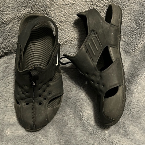 Boys Black Nike Sunray Protect 2 Sandals Size 13C - Picture 1 of 6